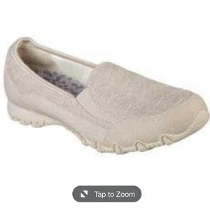 NEW IN BOX Sketchers size 7 women’s loafers